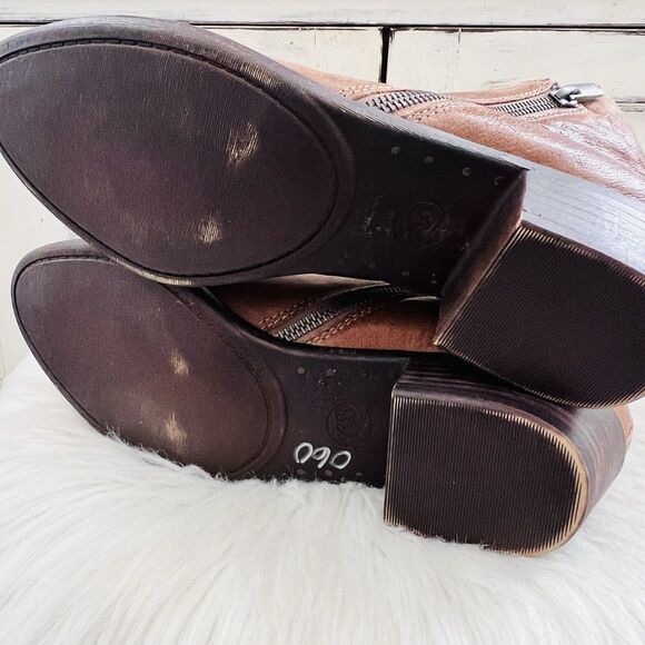 Lucky Brand Bryton Brown Worn Distressed Leather Side Zip Ankle Booties Size 9M - Picture 6 of 8